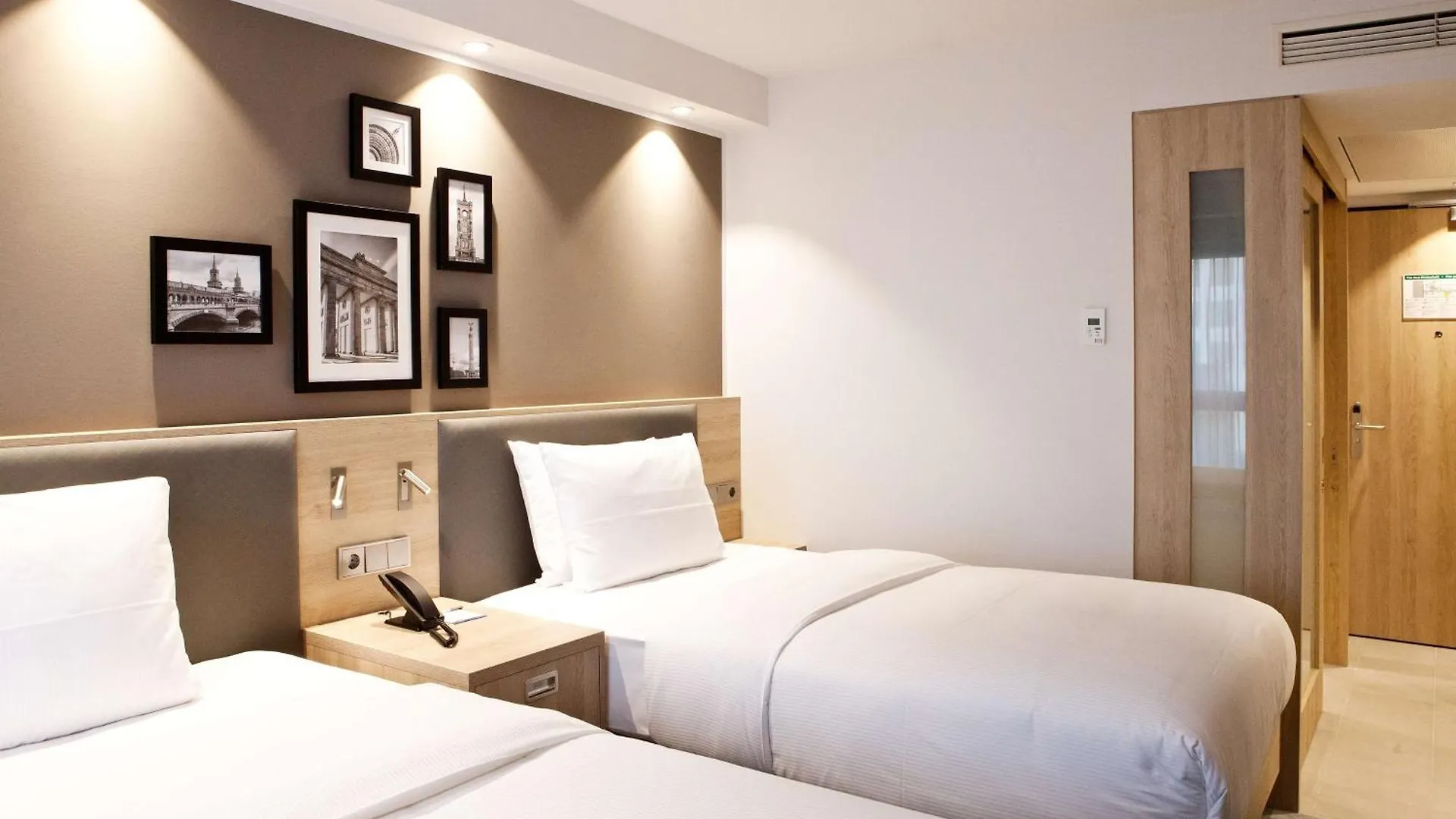 Hampton By Hilton Berlin City East Side Gallery