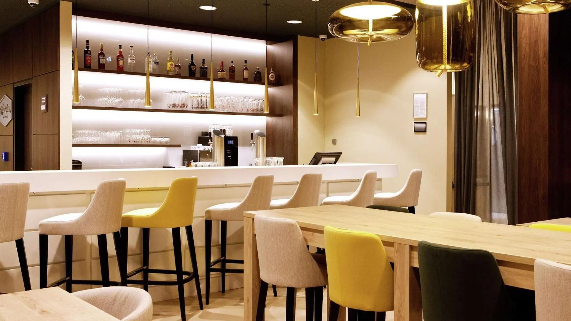 Hampton By Hilton Berlin City East Side Gallery Hotel