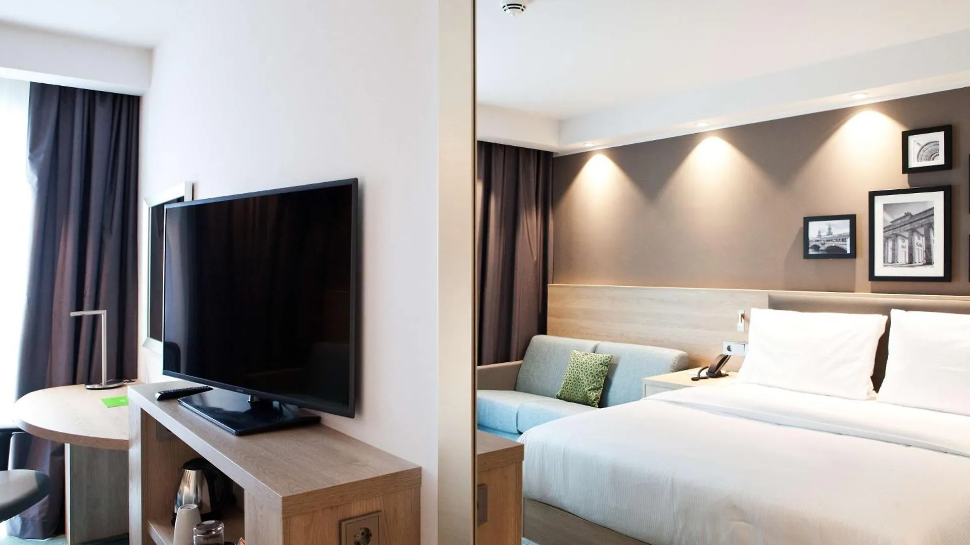 *** Hotel Hampton By Hilton Berlin City East Side Gallery Germany